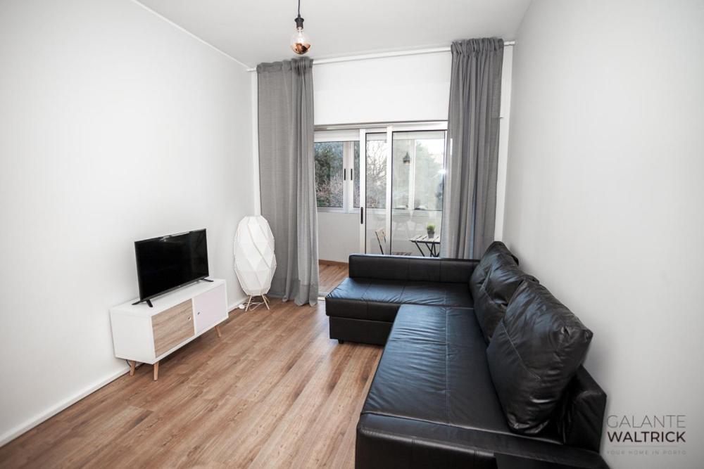 Downtown 3 Bedroom With Balcony - Quiet Street - Family Friendly - Groups Porto Exterior foto