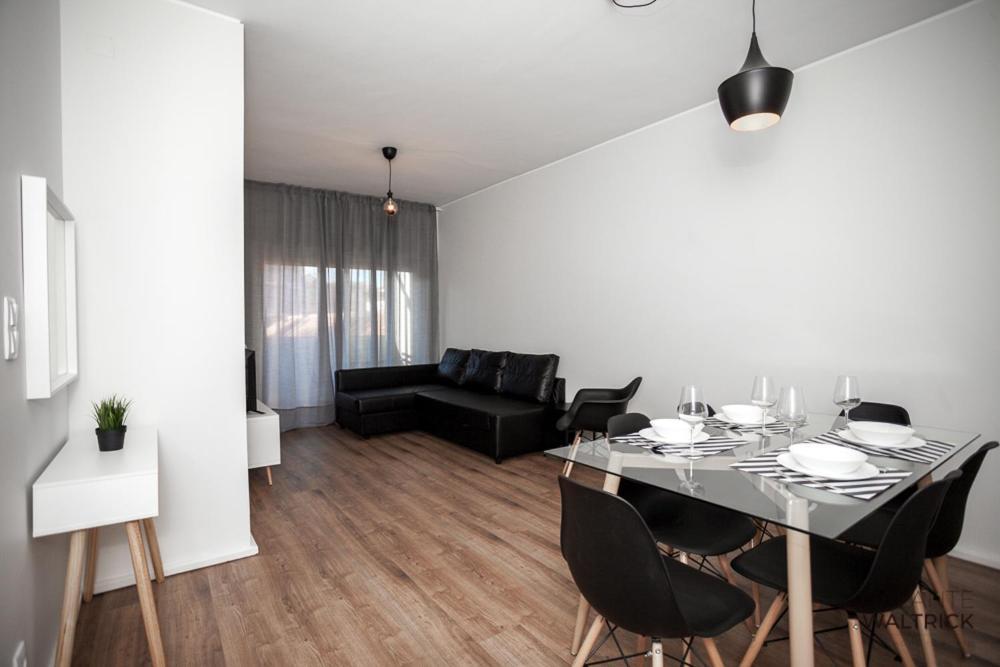 Downtown 3 Bedroom With Balcony - Quiet Street - Family Friendly - Groups Porto Exterior foto