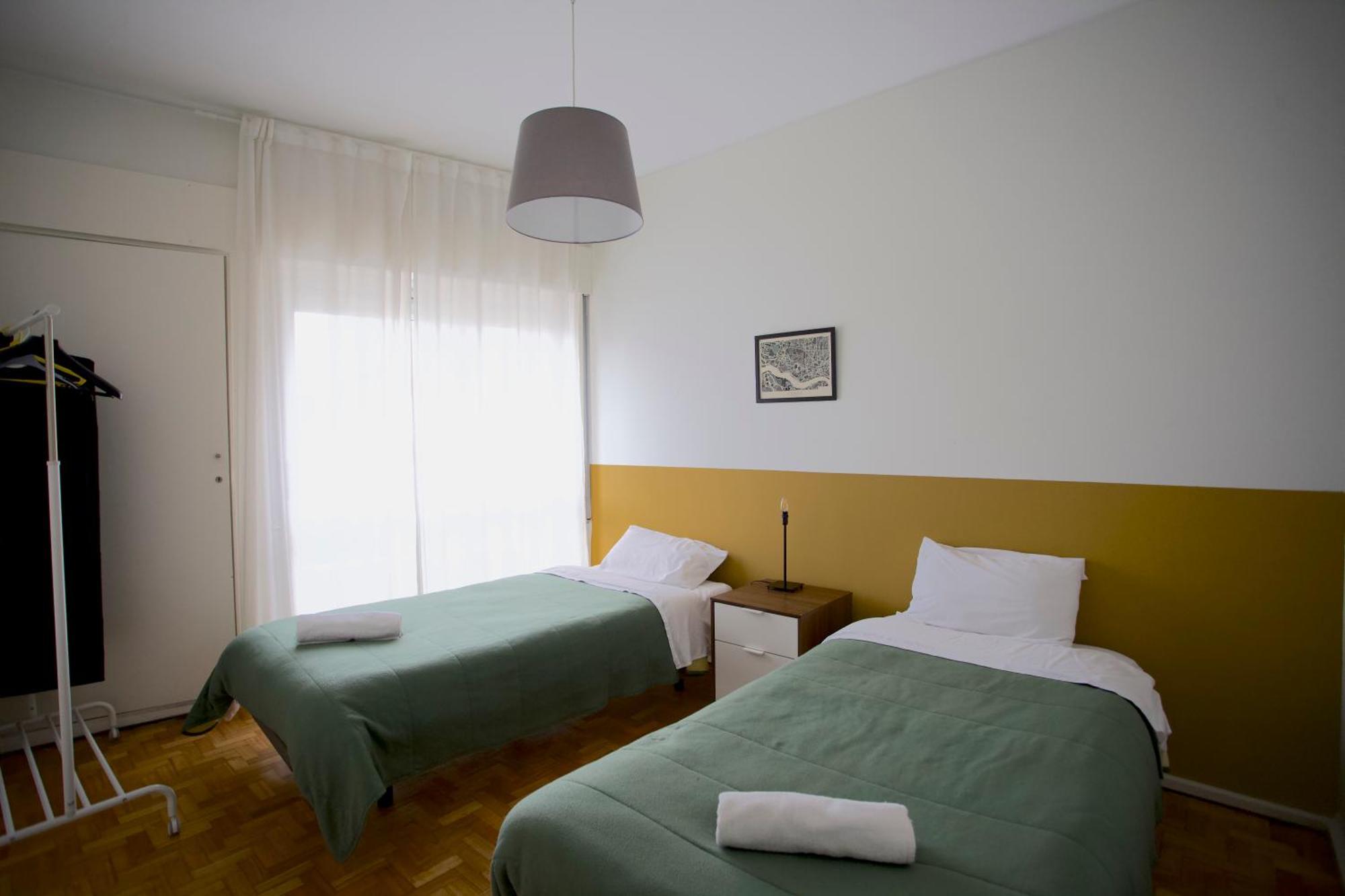 Downtown 3 Bedroom With Balcony - Quiet Street - Family Friendly - Groups Porto Exterior foto