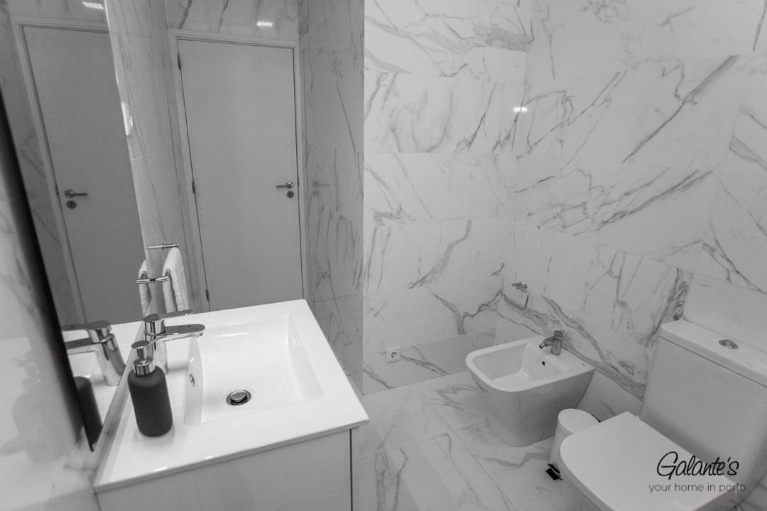 Downtown 3 Bedroom With Balcony - Quiet Street - Family Friendly - Groups Porto Exterior foto